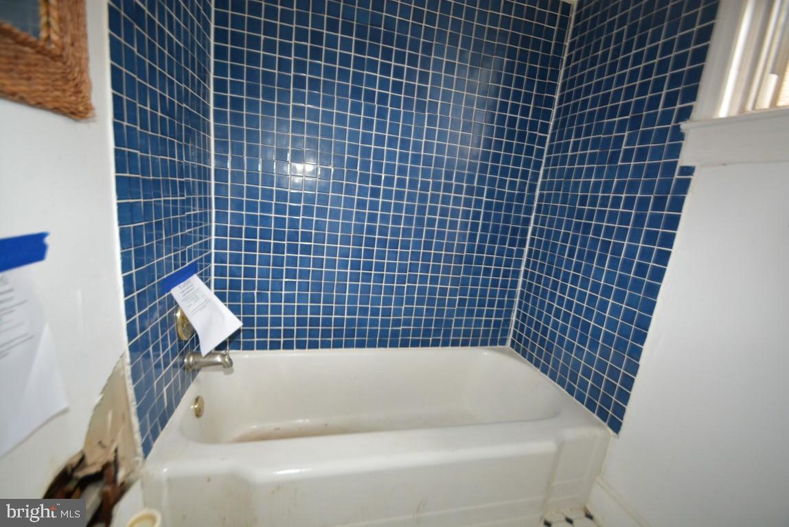 3903 Chatham Road Baltimore, MD 21207 - Photo 19 of 21 Bath