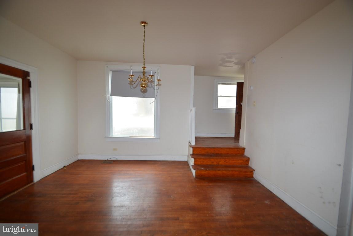 3903 Chatham Road Baltimore, MD 21207 - Photo 3 of 21 Living Area