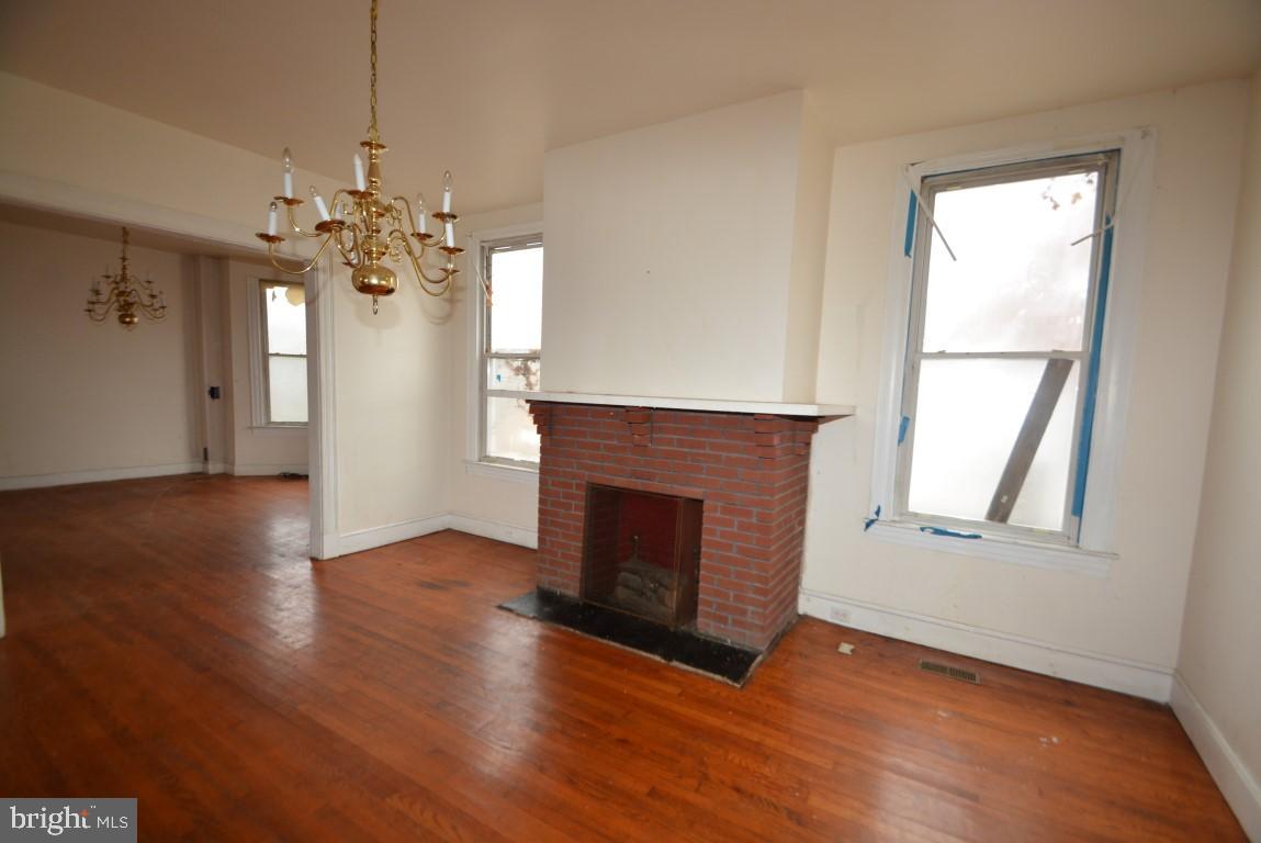 3903 Chatham Road Baltimore, MD 21207 - Photo 5 of 21 Living Area
