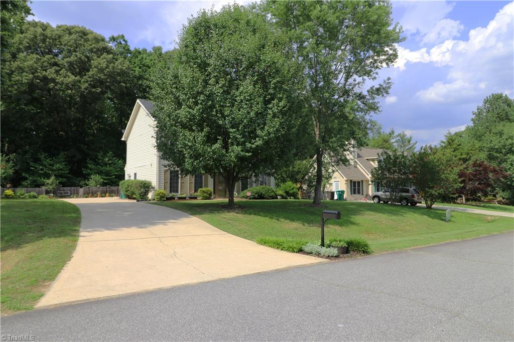 709 Ridgeworth Avenue High Point, NC 27265 - Photo 4 of 29 Gallery Image 4