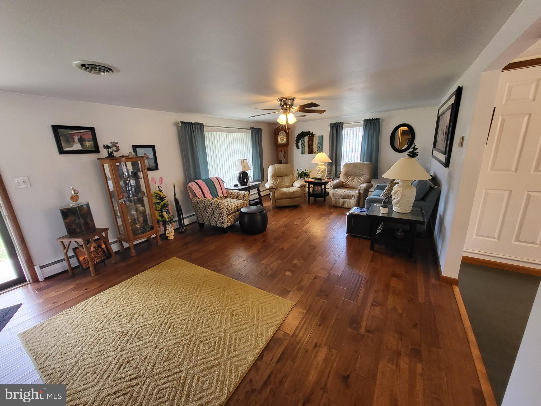 1637 Frank Road Chambersburg, PA 17202 - Photo 4 of 25 Living Rm