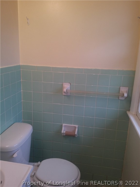 5025 Houston Road Fayetteville, NC 28311 - Photo 11 of 11 a bathroom with a toilet and a shower