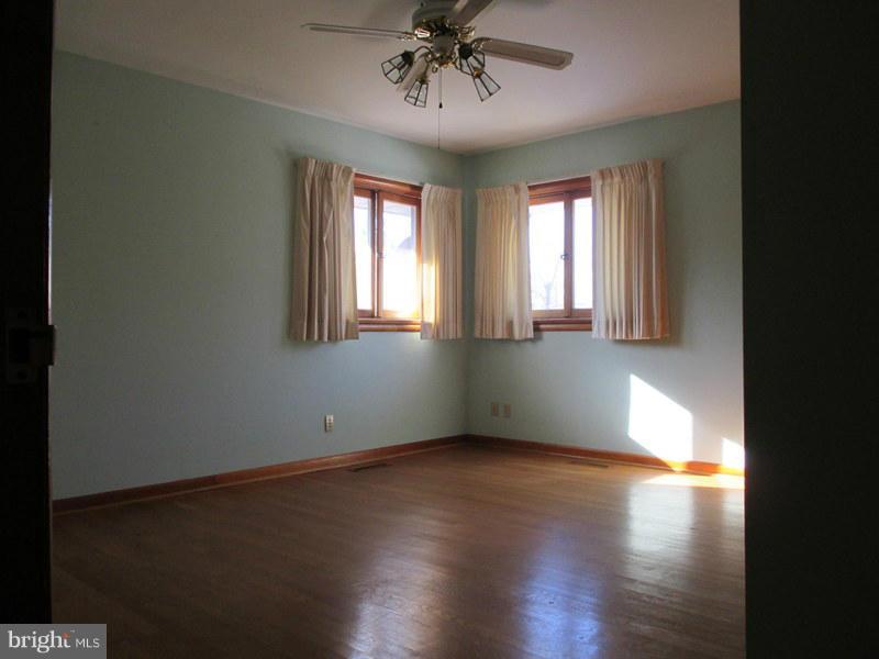 Bedroom (Master)