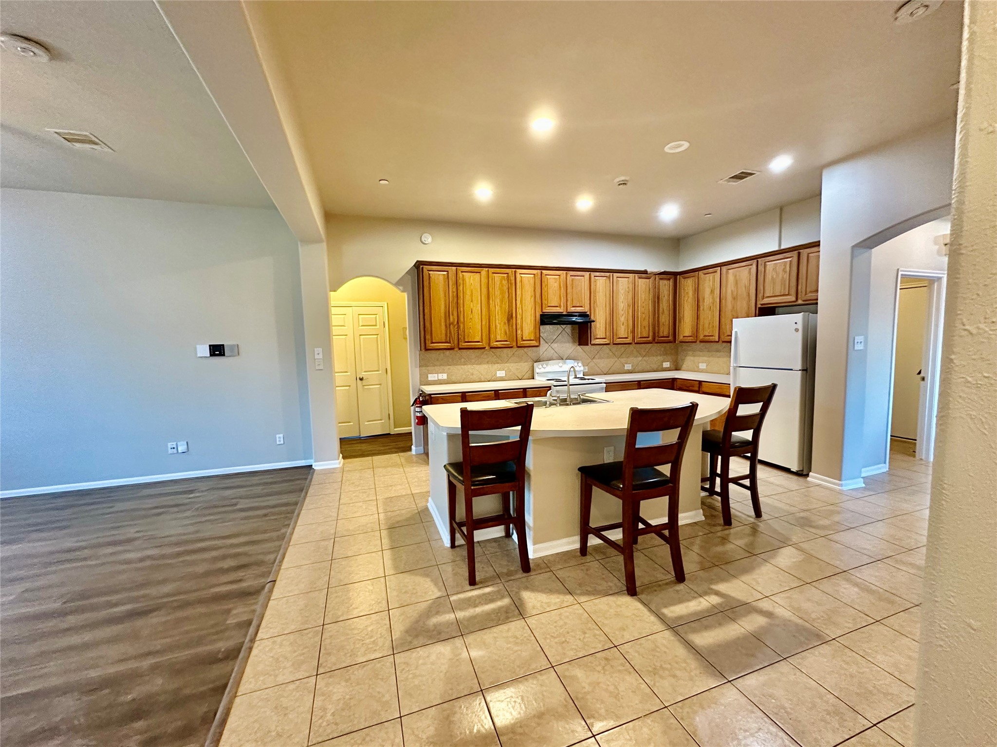 514 Dovecoft Lane Rosenberg, TX 77469 - Photo 4 of 35 Kitchen large for entertainment