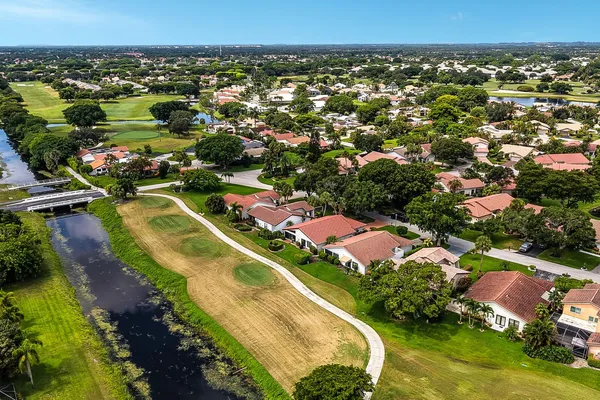 $450,000 | 5569 Lakeview Mews Drive, Boynton Beach, FL 33437