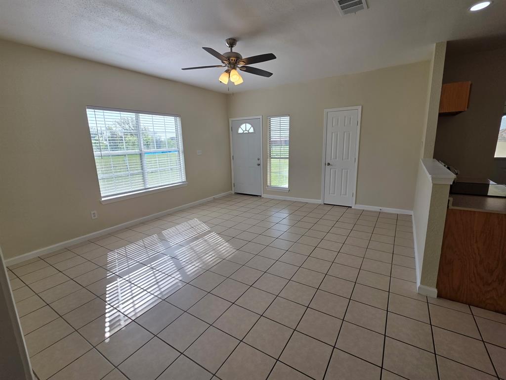 9616 Swafford Road Justin, TX 76247 - Photo 3 of 19