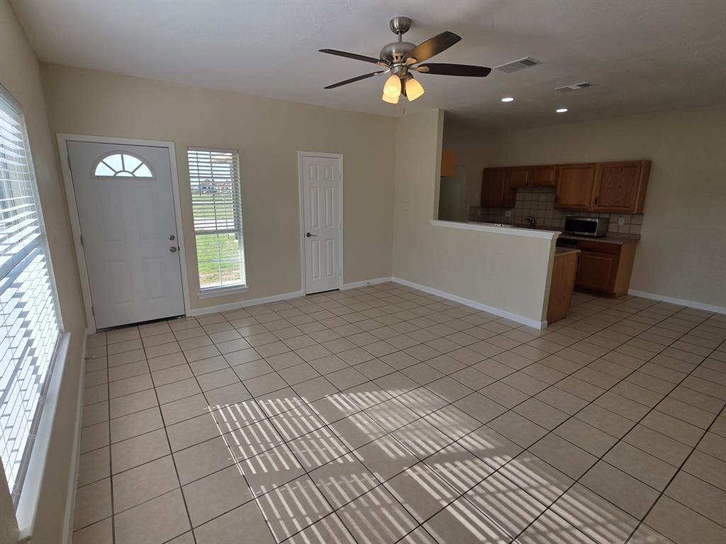 9616 Swafford Road Justin, TX 76247 - Photo 4 of 19