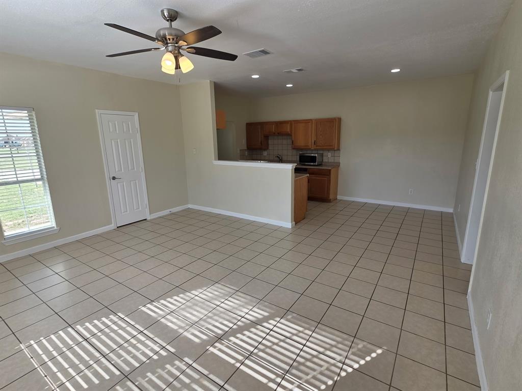 9616 Swafford Road Justin, TX 76247 - Photo 5 of 19