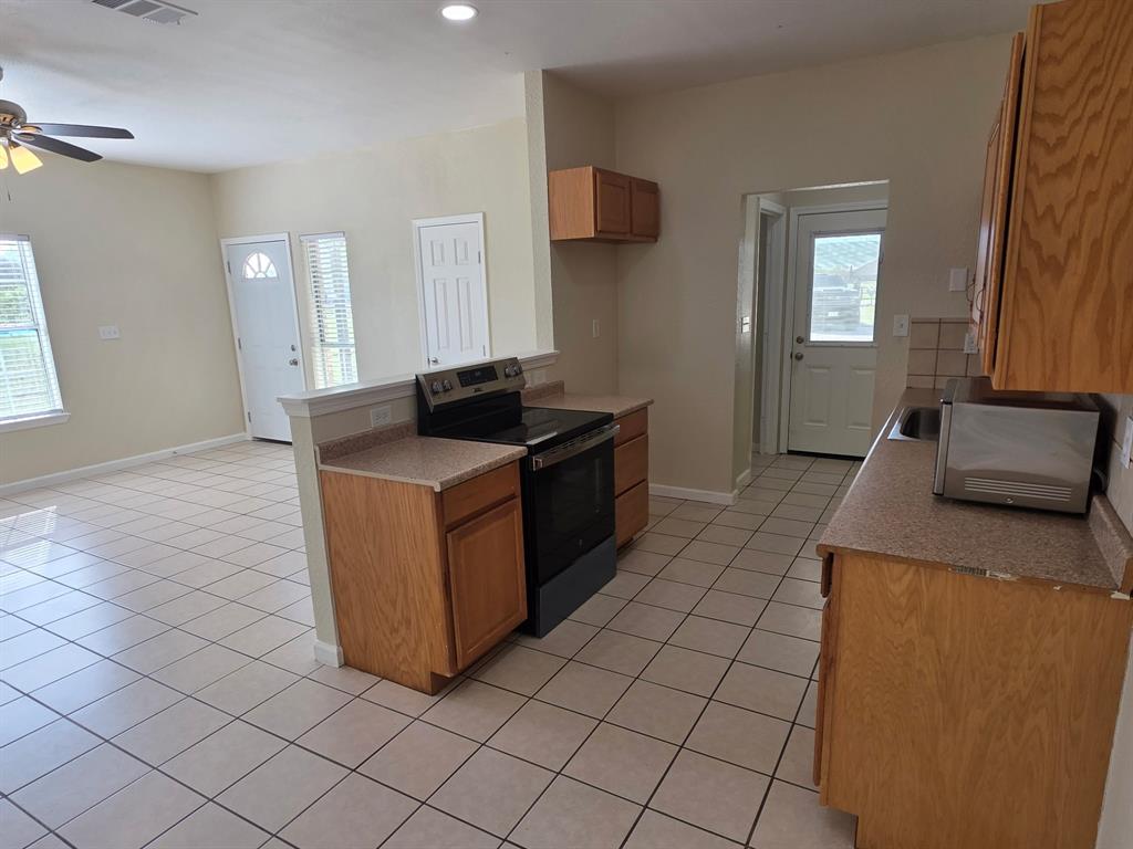 9616 Swafford Road Justin, TX 76247 - Photo 6 of 19