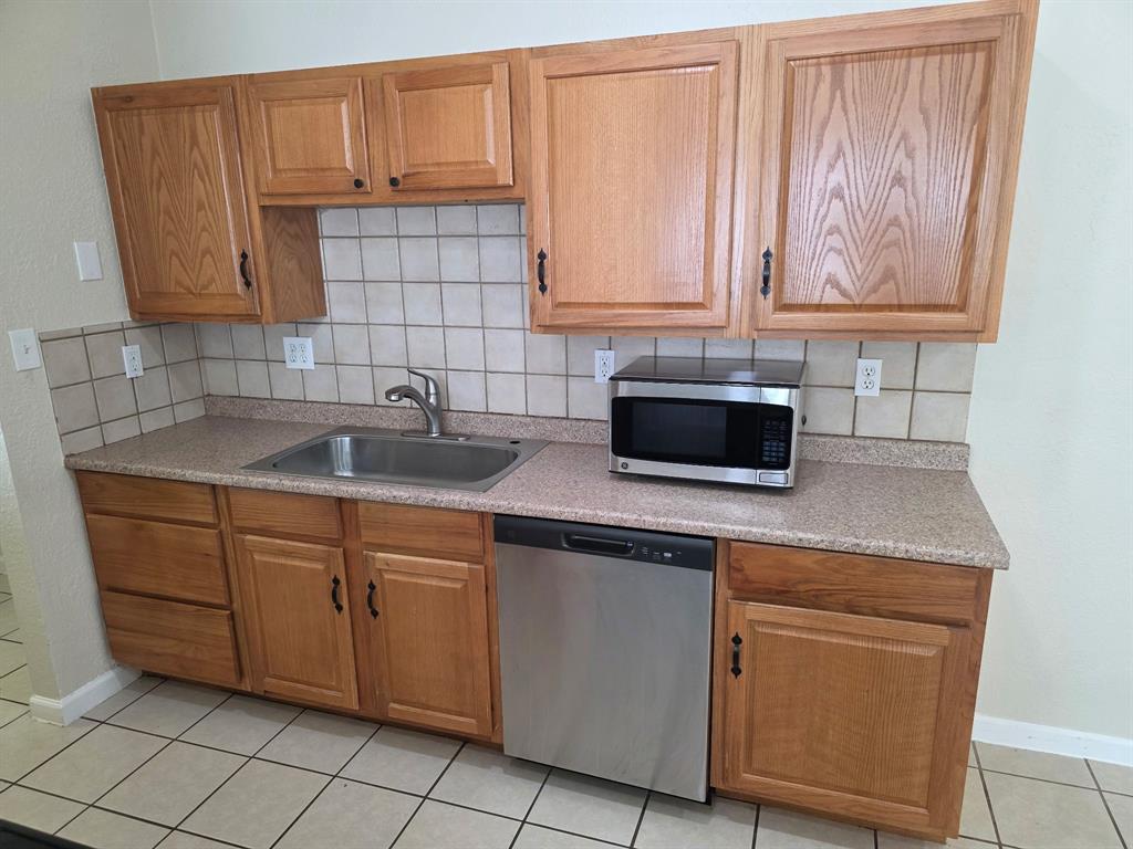 9616 Swafford Road Justin, TX 76247 - Photo 7 of 19