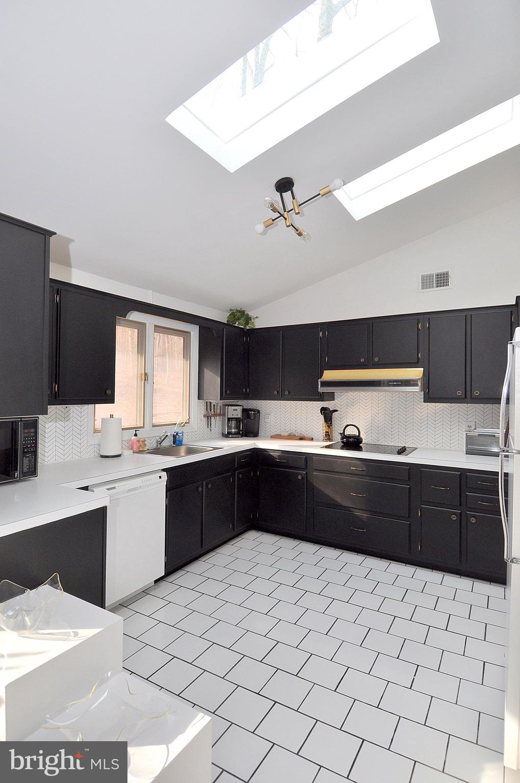 112 Mountainside Road Berkeley Springs, WV 25411 - Photo 16 of 55