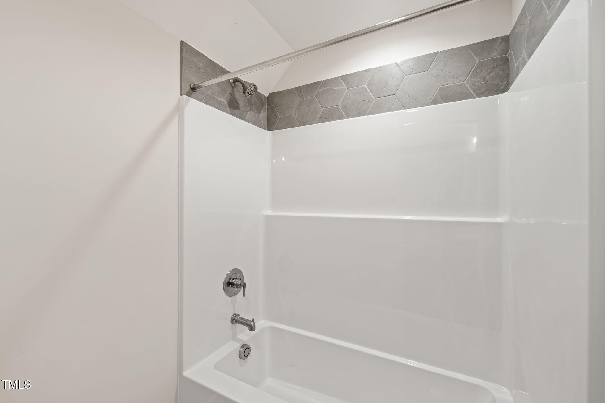 310 Pilot Ridge Road Zebulon, NC 27597 - Photo 37 of 46 a bathroom with a bathtub