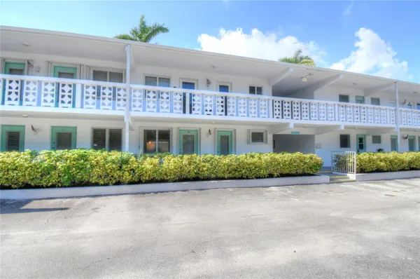 $124,500 | 2161 Northeast 42nd Court, Unit 114, Lighthouse Point, FL 33064