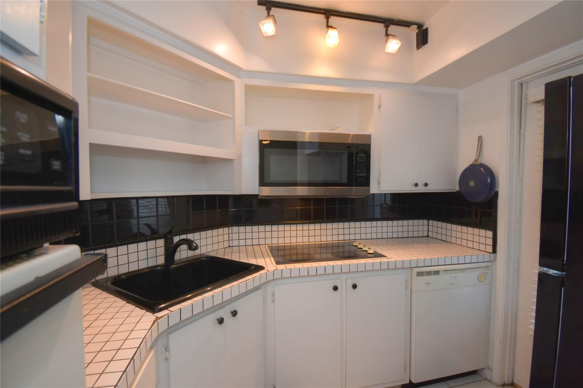 2161 Northeast 42nd Court, Unit 114 Lighthouse Point, FL 33064 - Photo 6 of 37 Photo 6