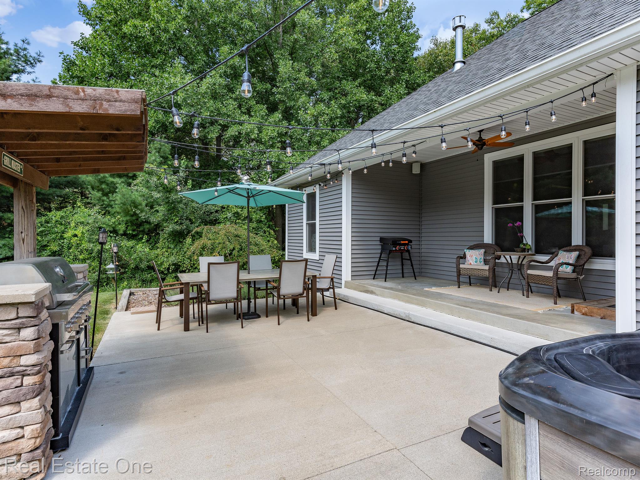 1177 North Kellogg Road Howell, MI 48843 - Photo 31 of 38 Built In BBQ