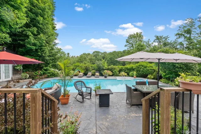 a view of a garden with patio