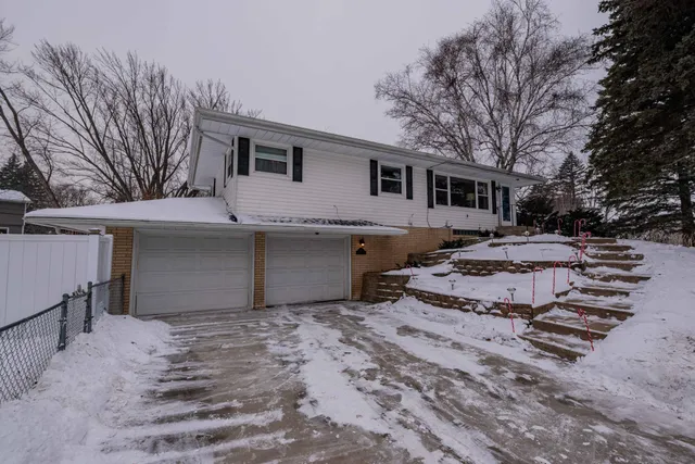 $349,990 | 3393 Richmond Avenue, Shoreview, MN 55126