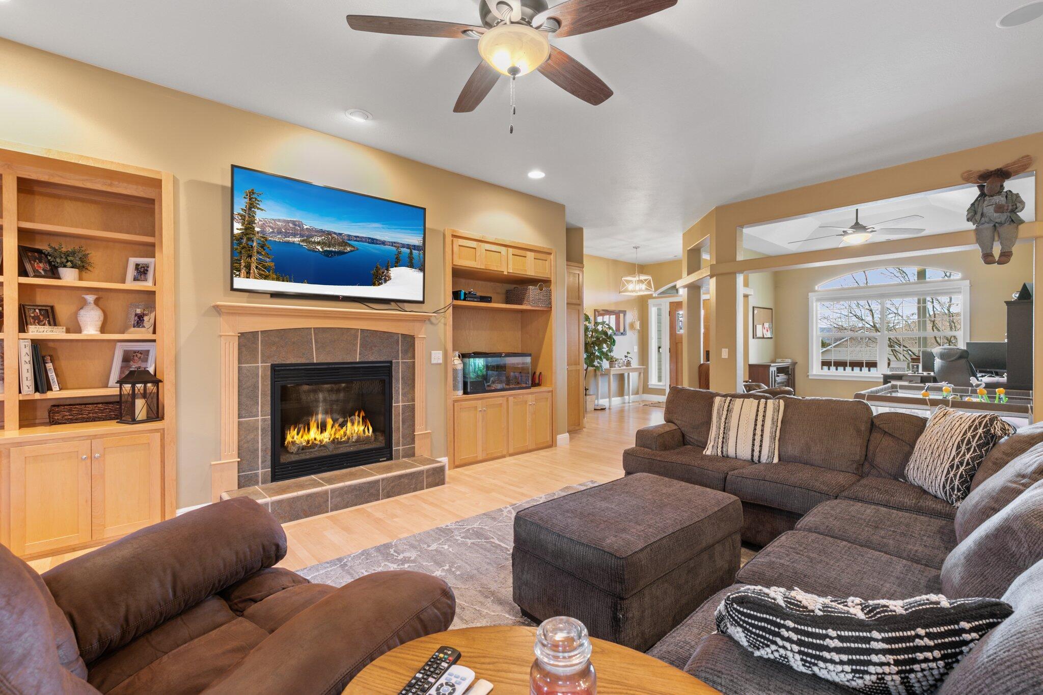 464 Quail Run Eagle Point, OR 97524 - Photo 12 of 32 Gallery Image 12