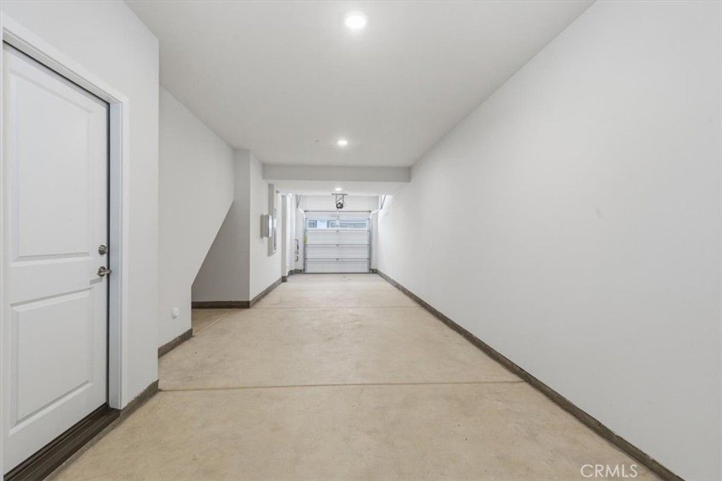 9538 Hannah Way Riverside, CA 92503 - Photo 30 of 38 Tandem garage ( 2 spaces)