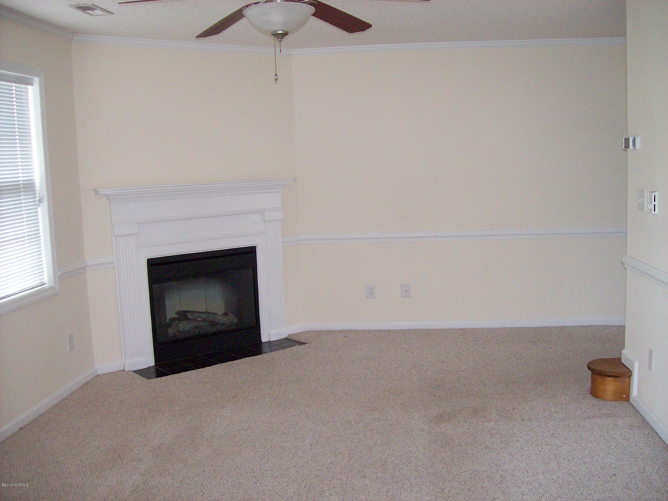 924 Spring Forest Road, Unit M2 Greenville, NC 27834 - Photo 3 of 4 Great Room