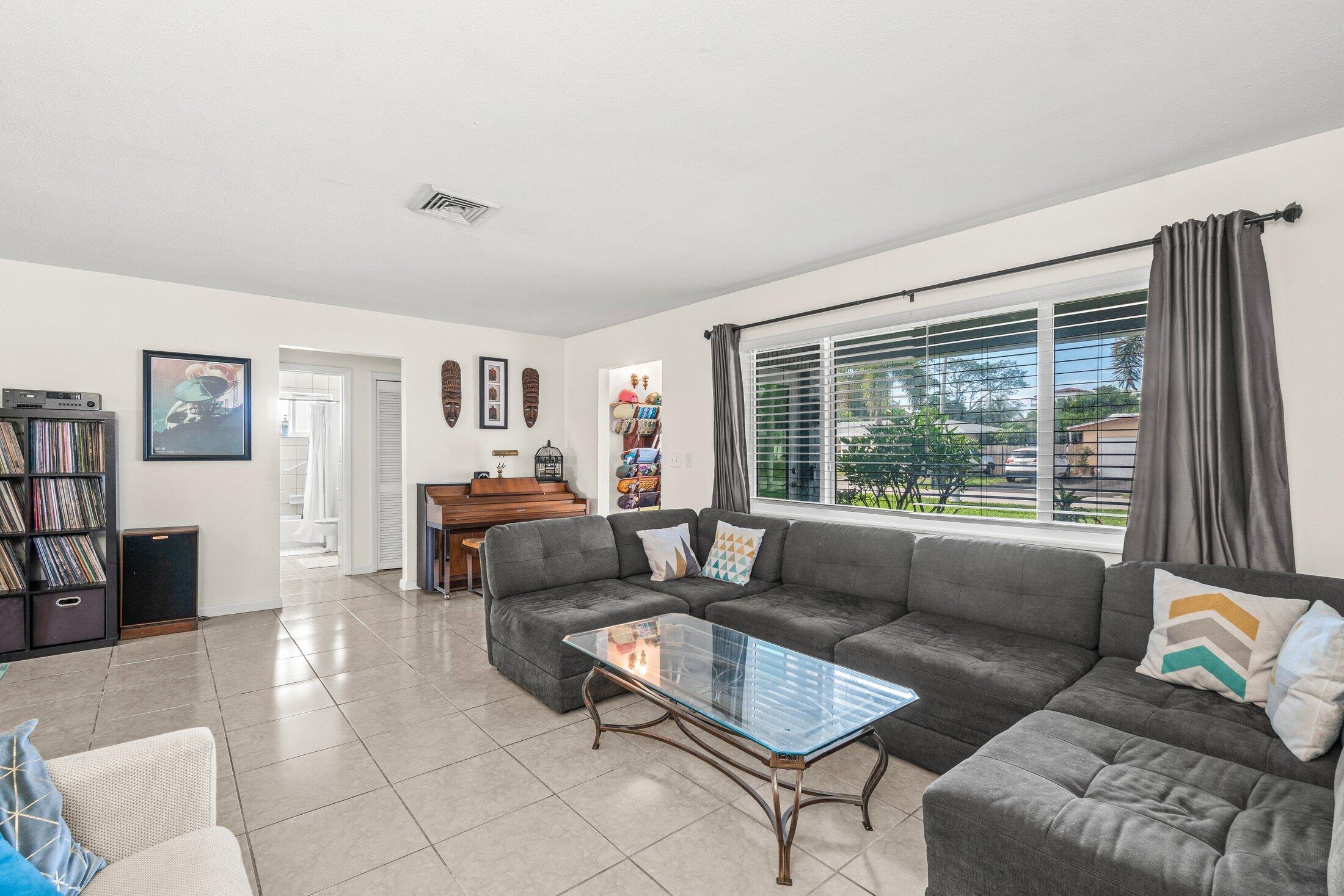 229 Southwest 5th Street Boca Raton, FL 33432 - Photo 6 of 24 Living room 2