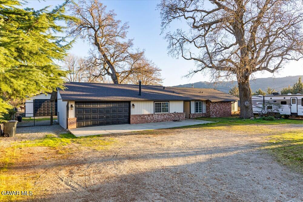 28050 Black Gold Way Tehachapi, CA 93561 - Photo 49 of 51 R-- Front