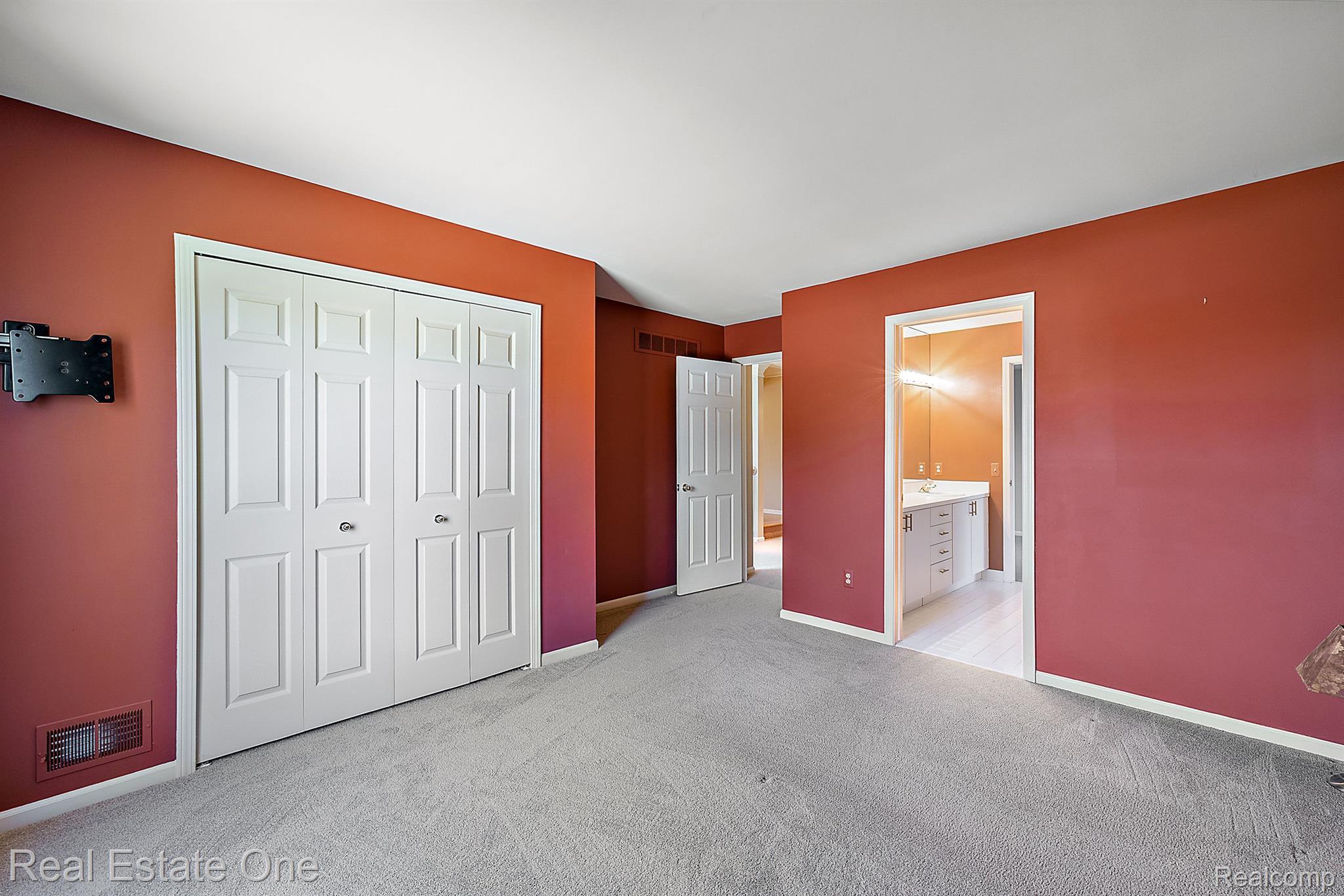 4114 Oak Tree Circle Rochester, MI 48306 - Photo 34 of 40 Gallery Image 34