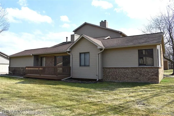 $1,800 | 7901 Lawrence, West Bloomfield, MI 48322