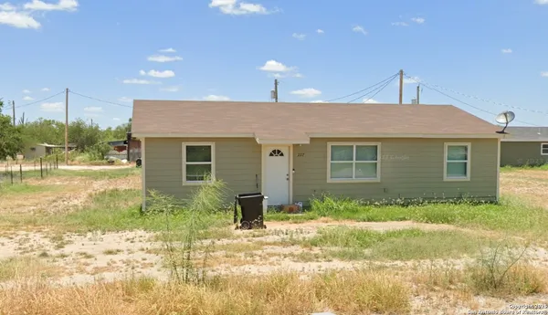 $155,000 | 227 East Hutchins Street, La Pryor, TX 78872