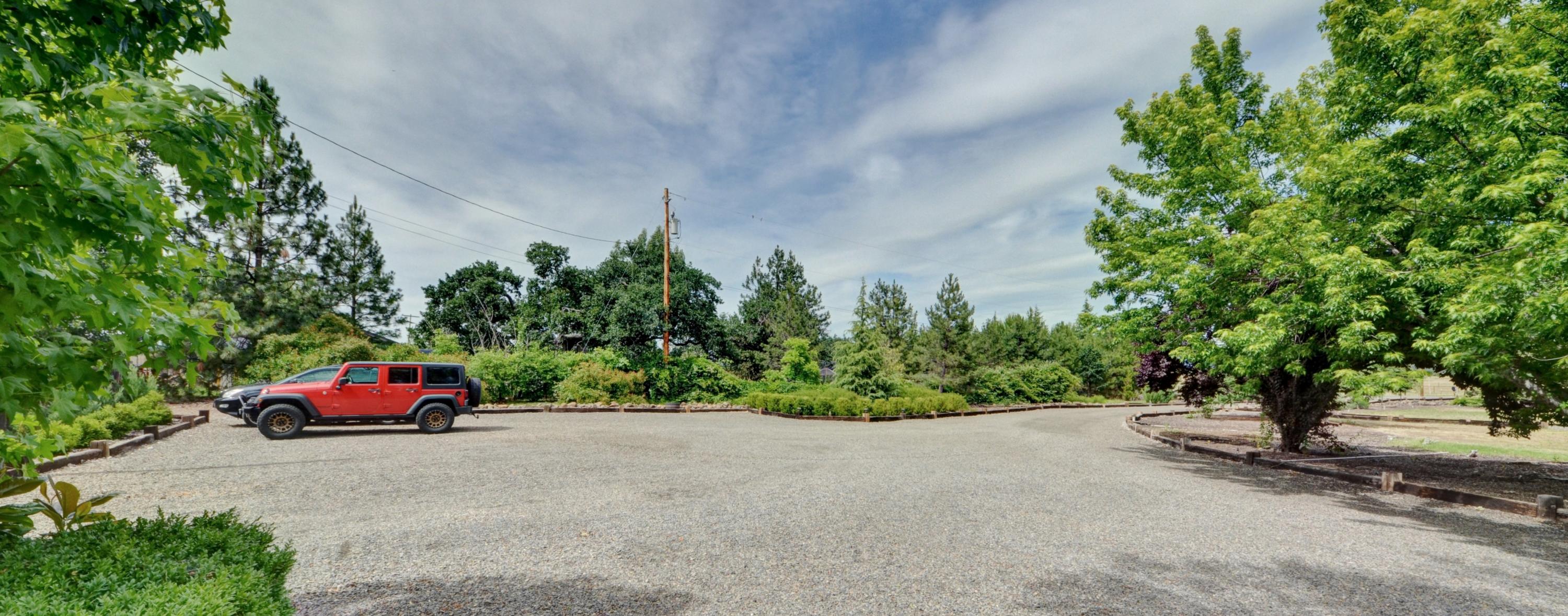11005 Antioch Road White City, OR 97503 - Photo 6 of 62 Lots of parking!