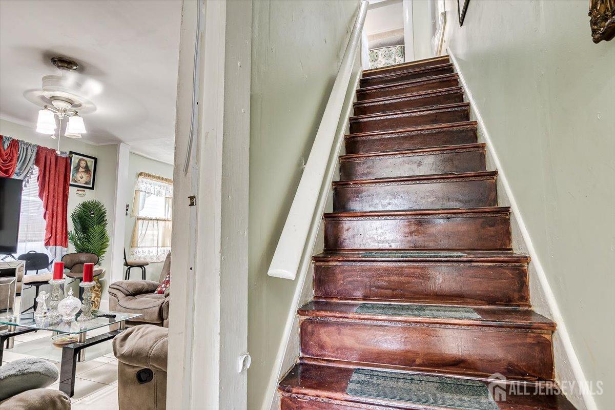 438 Lawrie Street Perth Amboy, NJ 08861 - Photo 25 of 49 a view of entryway