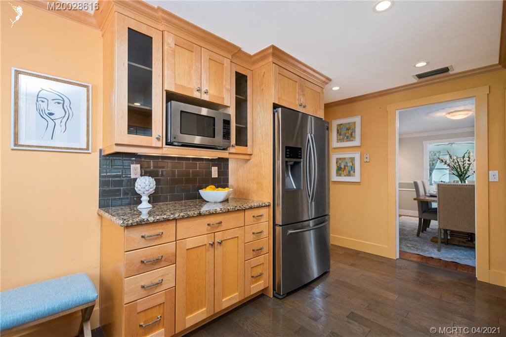 548 Southwest Halpatiokee Street Stuart, FL 34994 - Photo 9 of 23 Gallery Image 9