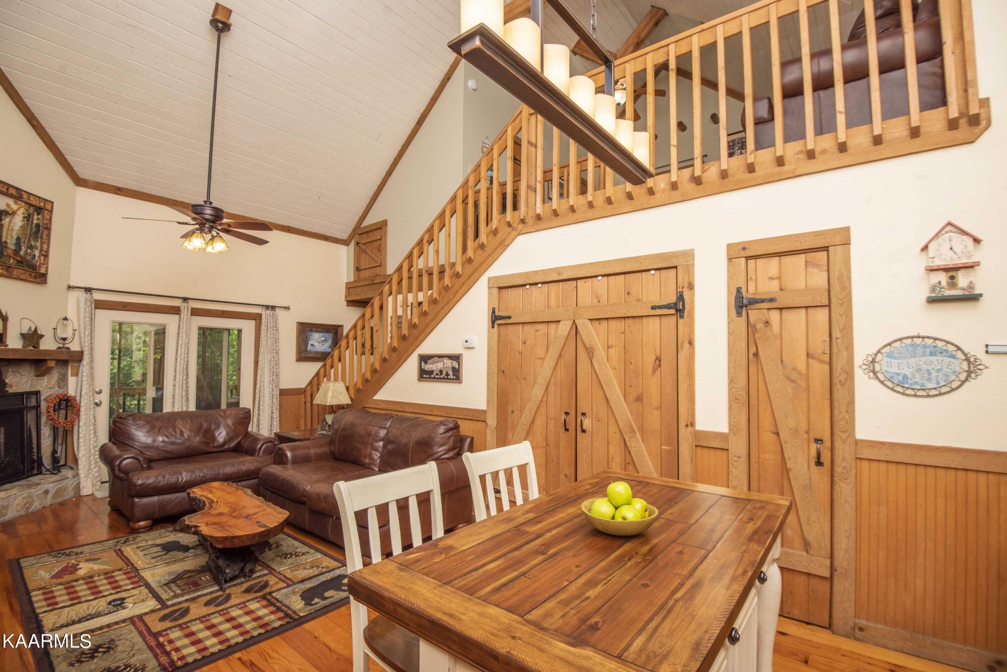 106 Club View Road Townsend, TN 37882 - Photo 17 of 55 a living room with furniture and a rug