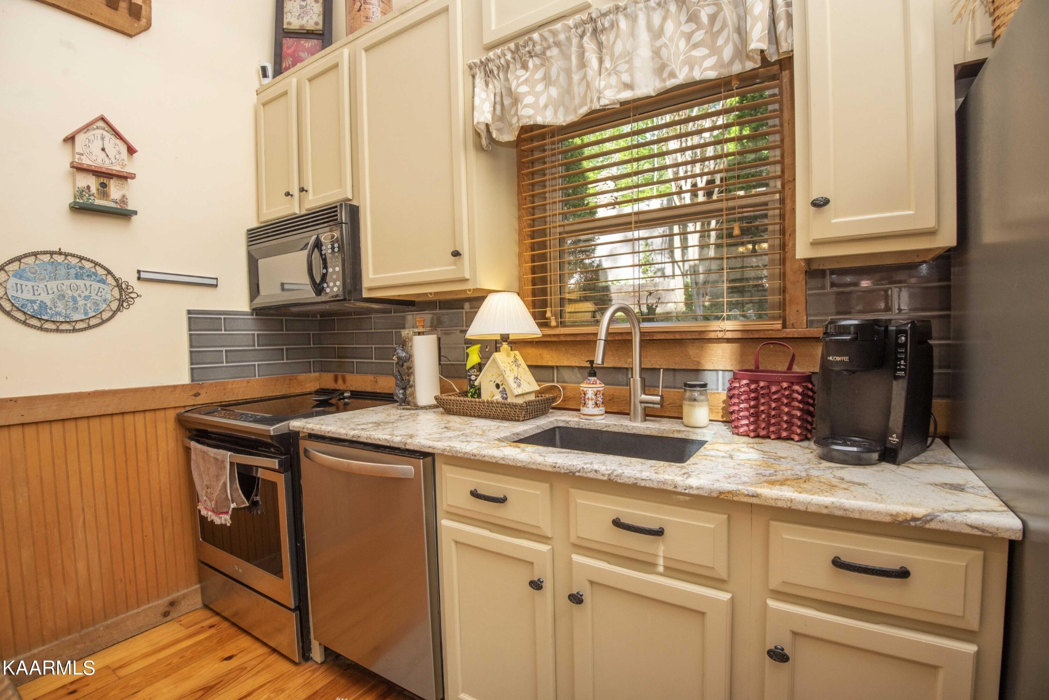 106 Club View Road Townsend, TN 37882 - Photo 19 of 55 a kitchen with stainless steel appliances granite countertop a sink stove and cabinets