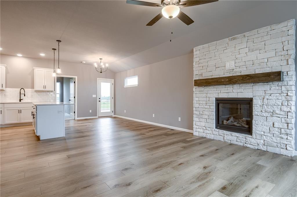 20560 Newcastle Street Spring Hill, KS 66083 - Photo 4 of 30