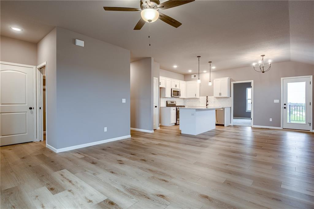 20560 Newcastle Street Spring Hill, KS 66083 - Photo 8 of 30