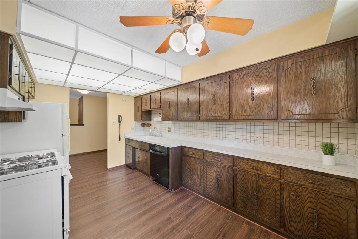 525 Cumnor Road, Unit 204 Westmont, IL 60559 - Photo 9 of 19