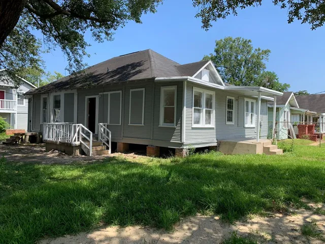 a view of a house with backyard porch and sitting area
