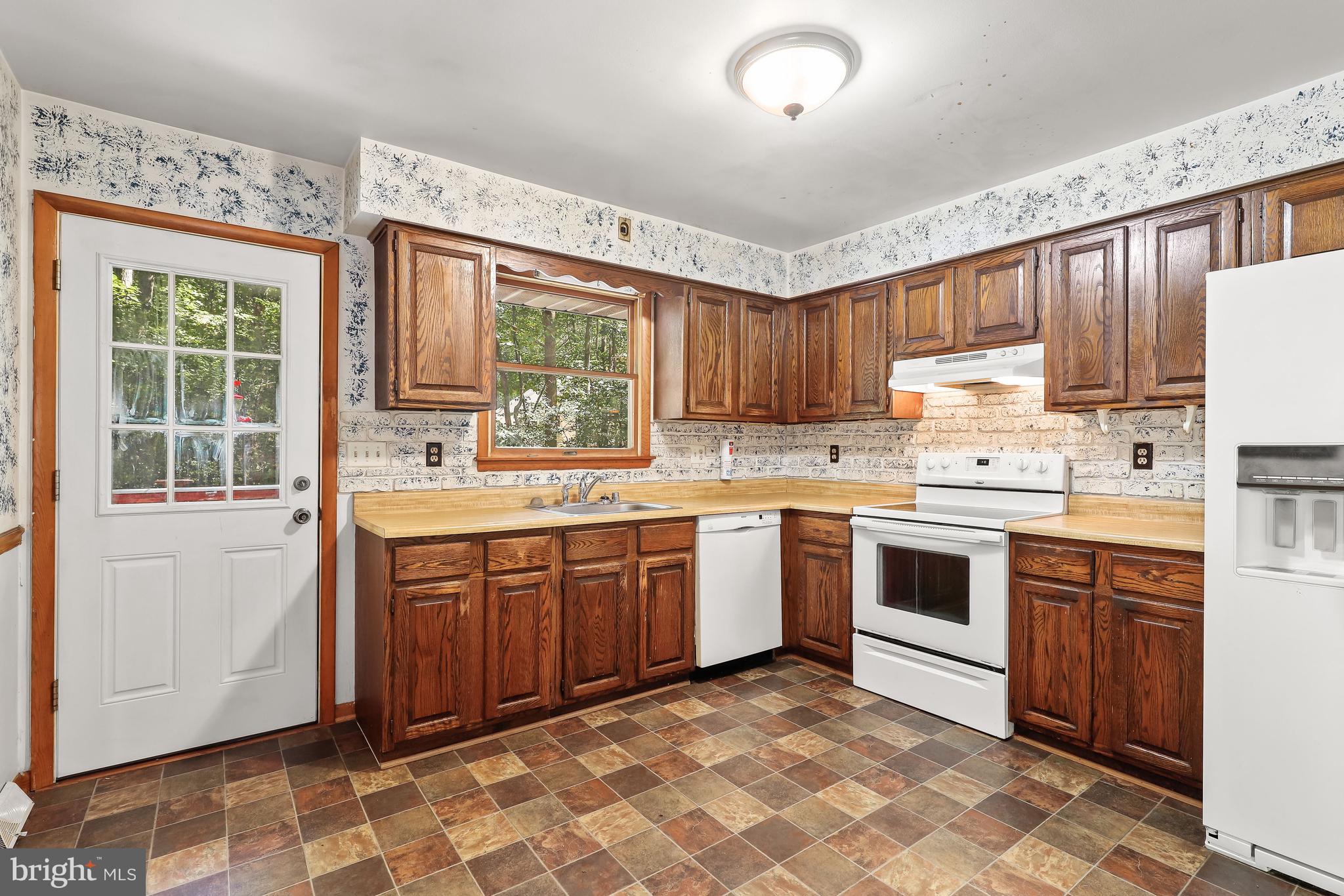 4000 Roop Road New Windsor, MD 21776 - Photo 14 of 49 Eat-In Kitchen | Access to Tiered Deck