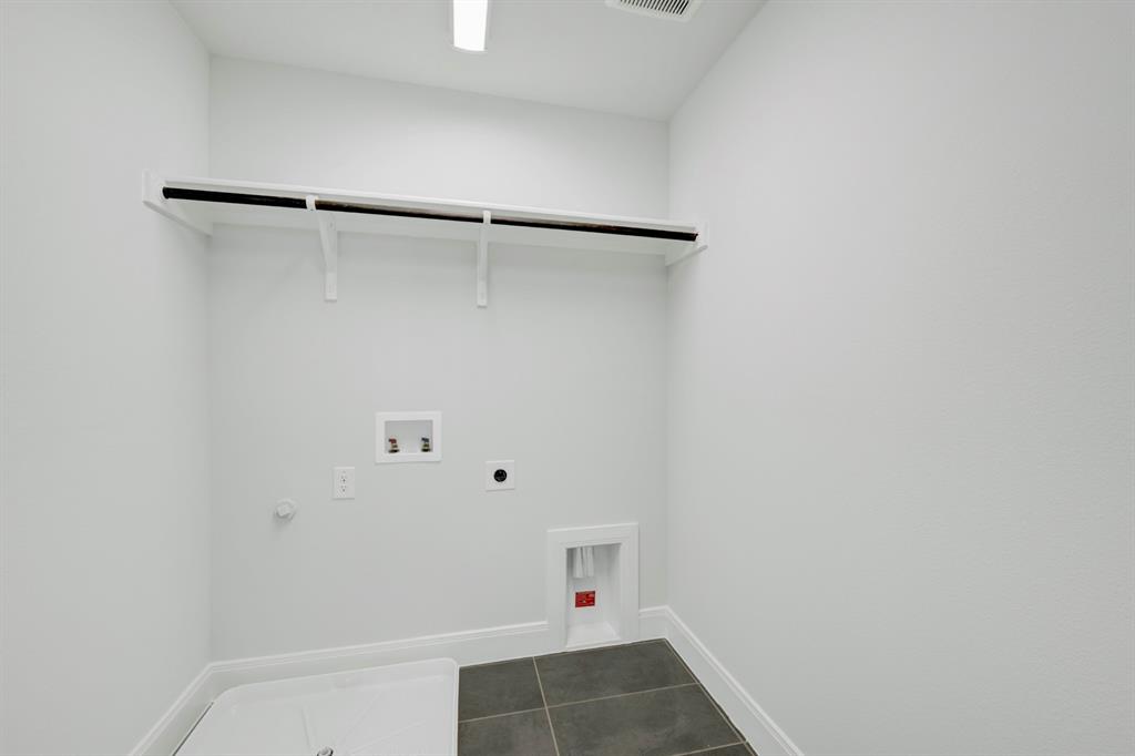 3501 Pineda Way McKinney, TX 75071 - Photo 35 of 40 a view of an empty walk in closet