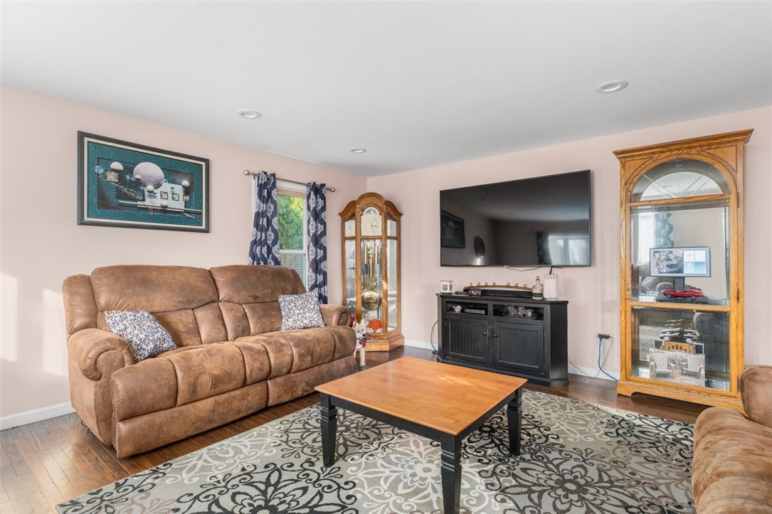 8 Circlewood Drive Coventry, RI 02816 - Photo 11 of 50