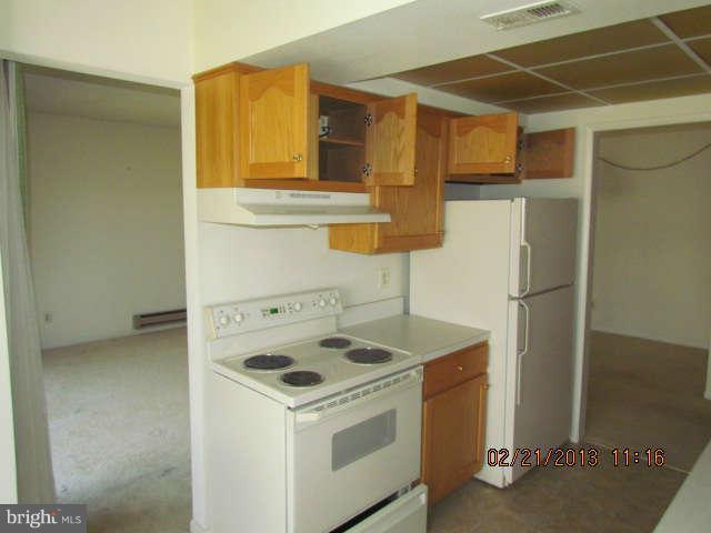 15311 Beaverbrook Court, Unit 902G Silver Spring, MD 20906 - Photo 5 of 10 a utility room with dryer and washer