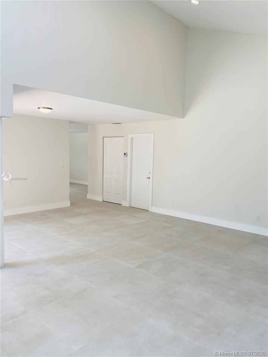 129 Laurel Road Hollywood, FL 33021 - Photo 5 of 16 Gallery Image 5