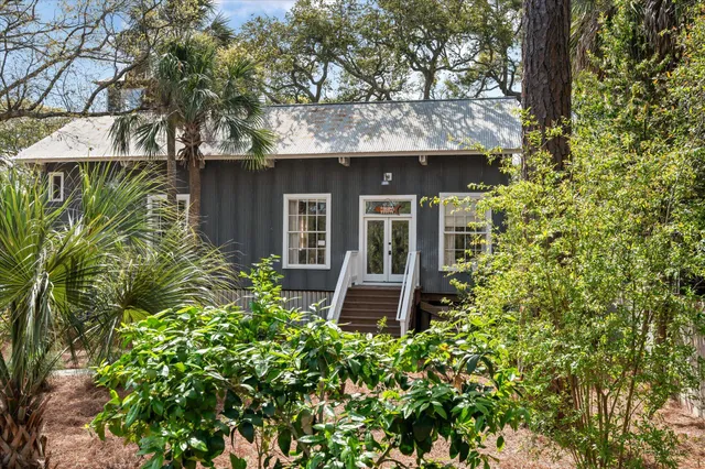 $1,565,000 | 622 East Cooper Avenue, Folly Beach, SC 29439