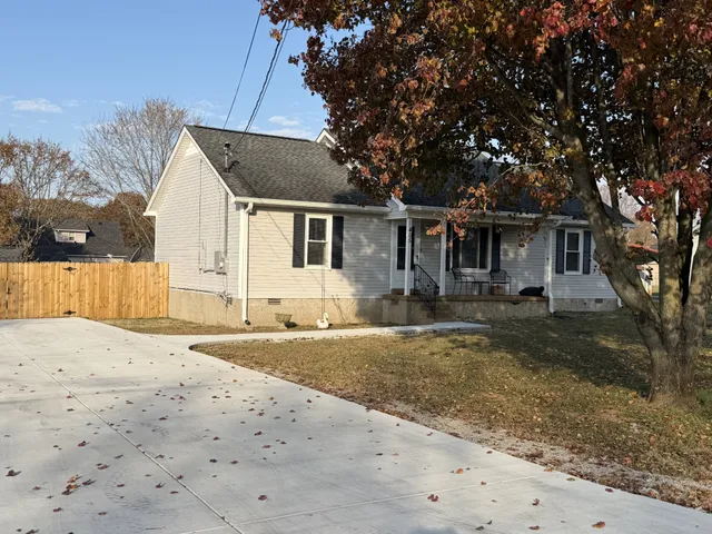 a view of livingroom with furniture and windows