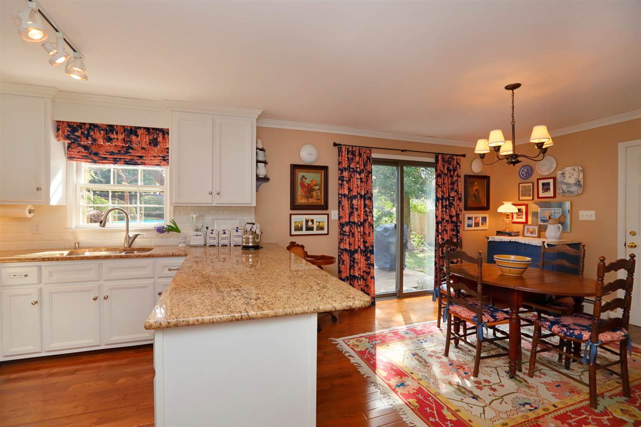 1424 Hollins Road Waynesboro, VA 22980 - Photo 11 of 50 Gallery Image 11