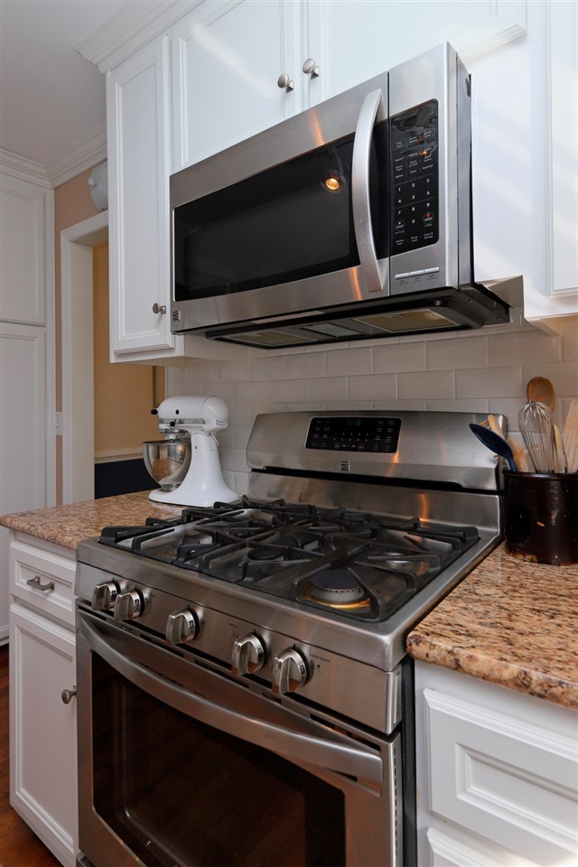 1424 Hollins Road Waynesboro, VA 22980 - Photo 9 of 50 Gallery Image 9