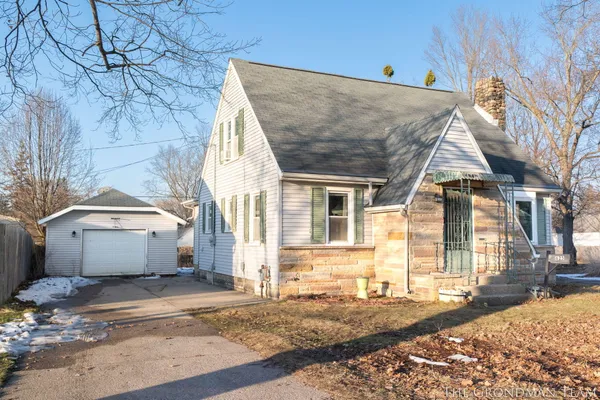 $245,000 | 625 West Clinton Street, Hastings, MI 49058