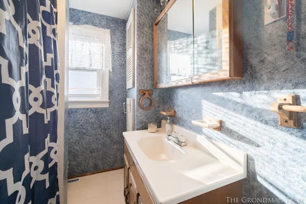 $245,000 | 625 West Clinton Street, Hastings, MI 49058