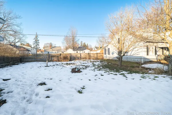 $245,000 | 625 West Clinton Street, Hastings, MI 49058